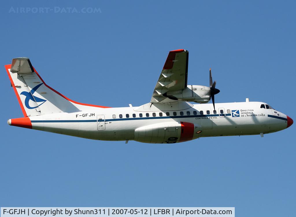 F-GFJH, 1987 ATR 42-300 C/N 049, On demo during LFBR Airshow 2007