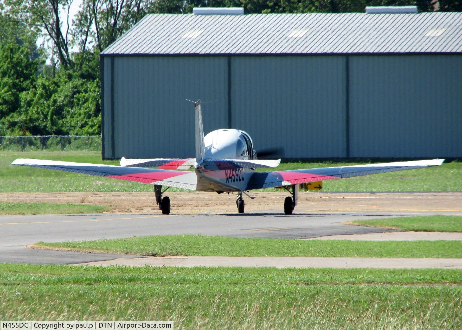 N455DC, 1968 Beech E33C Bonanza C/N CJ-13, Taxiing to the active at Downtown Shreveport.