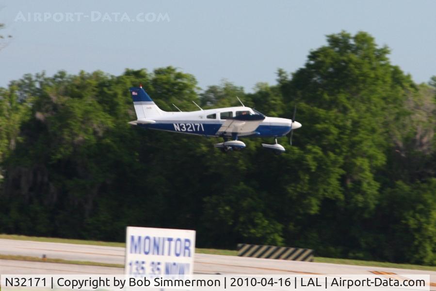 N32171, 1974 Piper PA-28-180 C/N 28-7505033, Arriving at Lakeland, FL during Sun N Fun 2010.