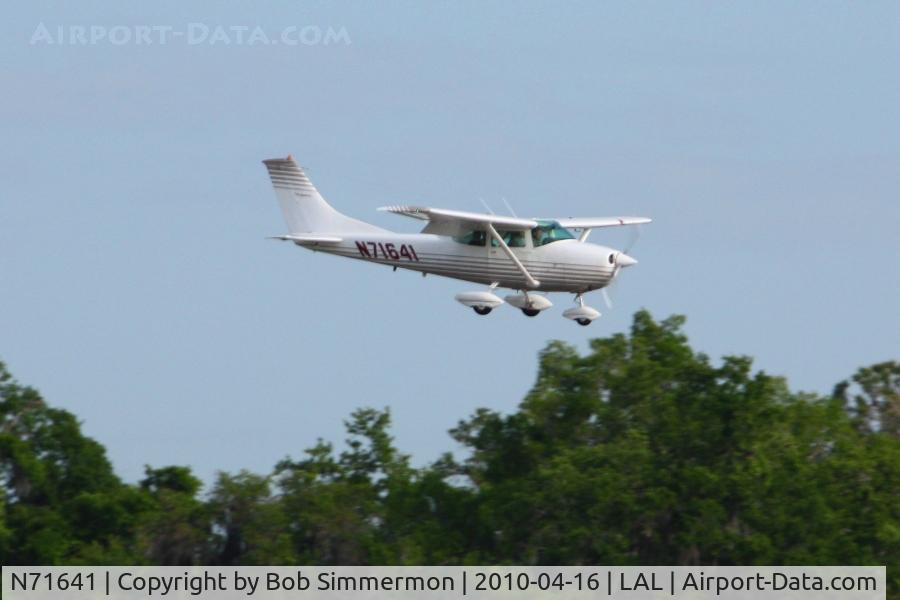 N71641, 1969 Cessna 182M Skylane C/N 18259701, Arriving at Lakeland, FL during Sun N Fun 2010.