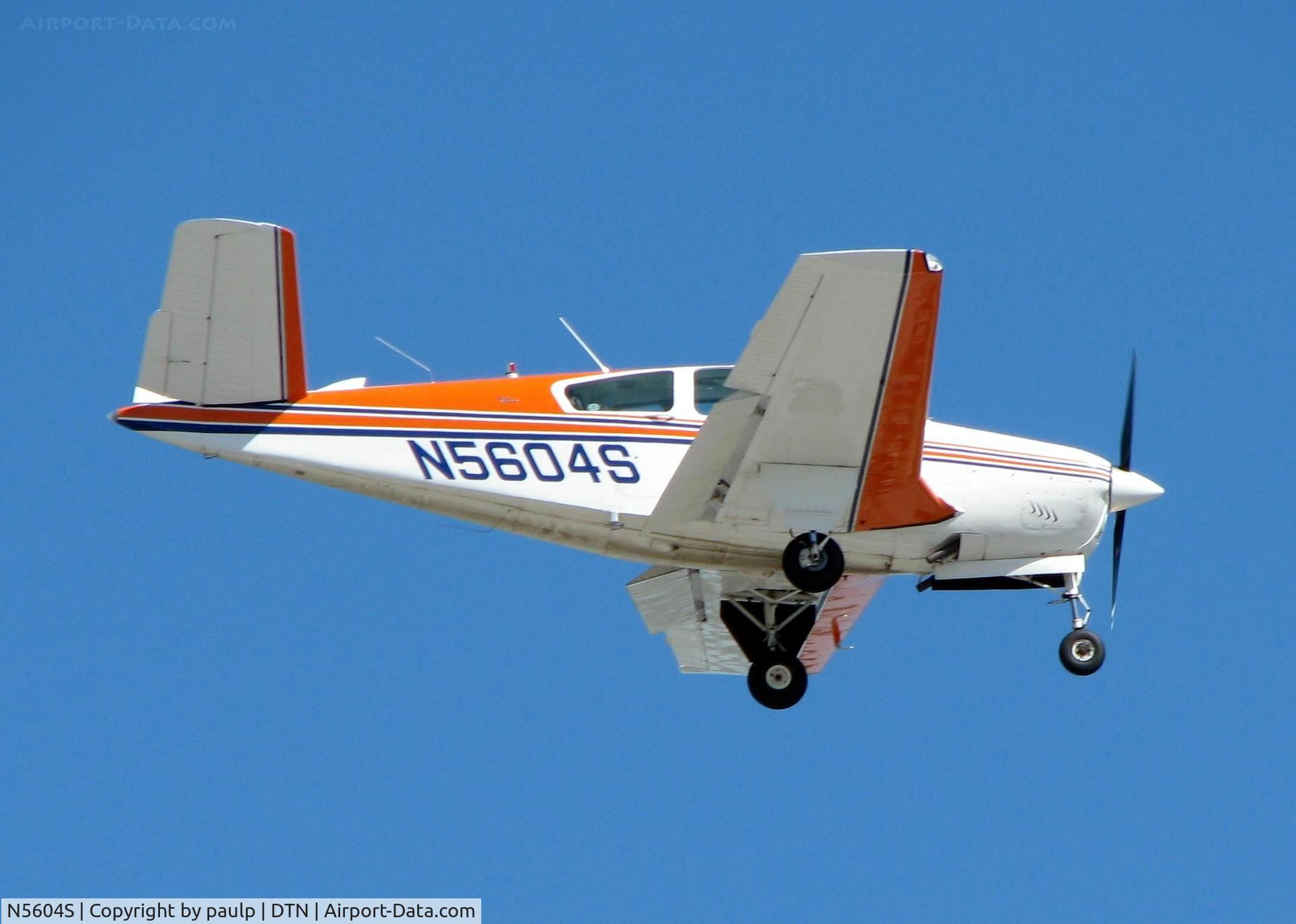 N5604S, 1966 Beech V35 Bonanza C/N D-8156, Landing at Downtown Shreveport.