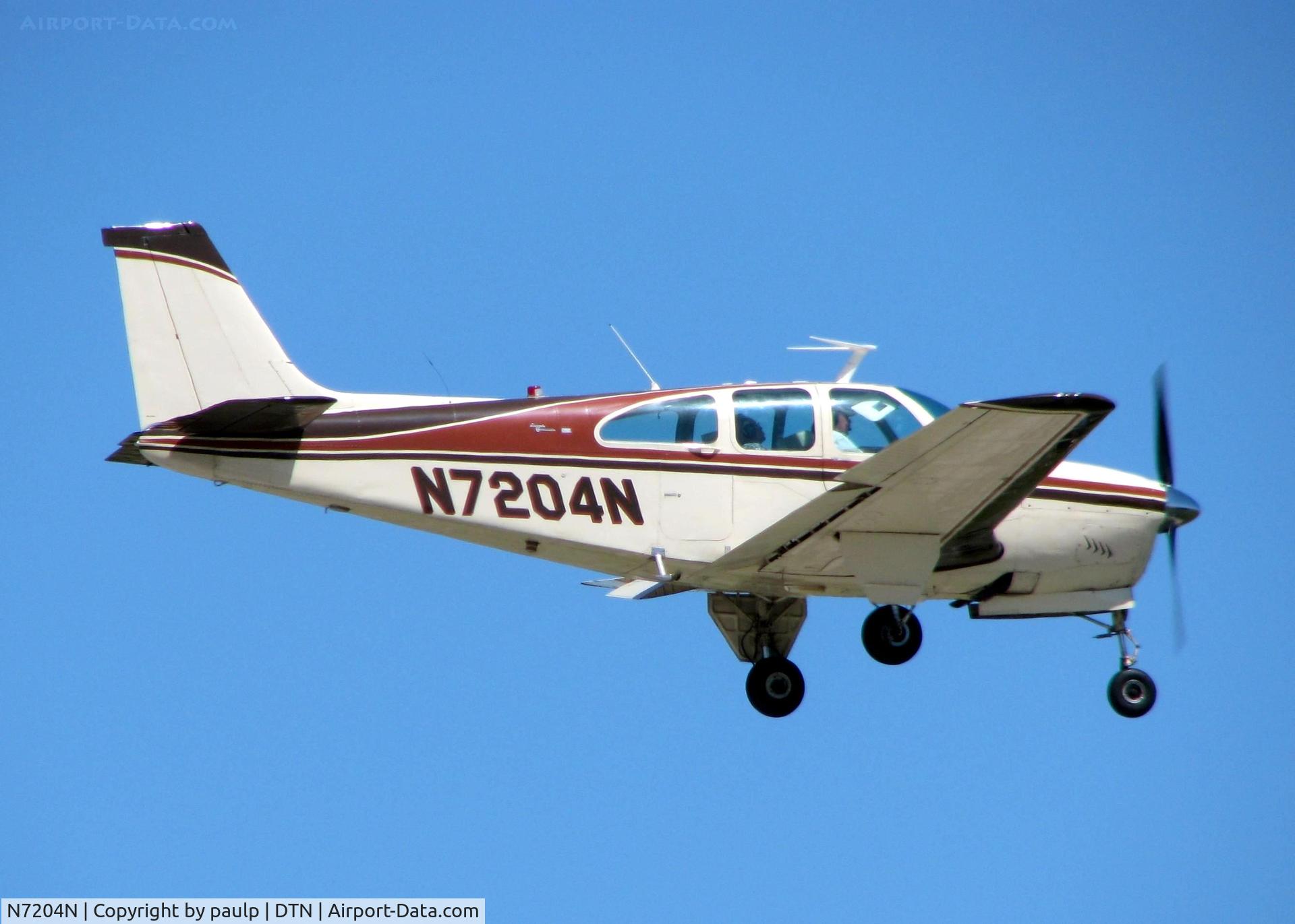 N7204N, 1968 Beech E33 Bonanza C/N CD-1152, Landing at Downtown Shreveport.