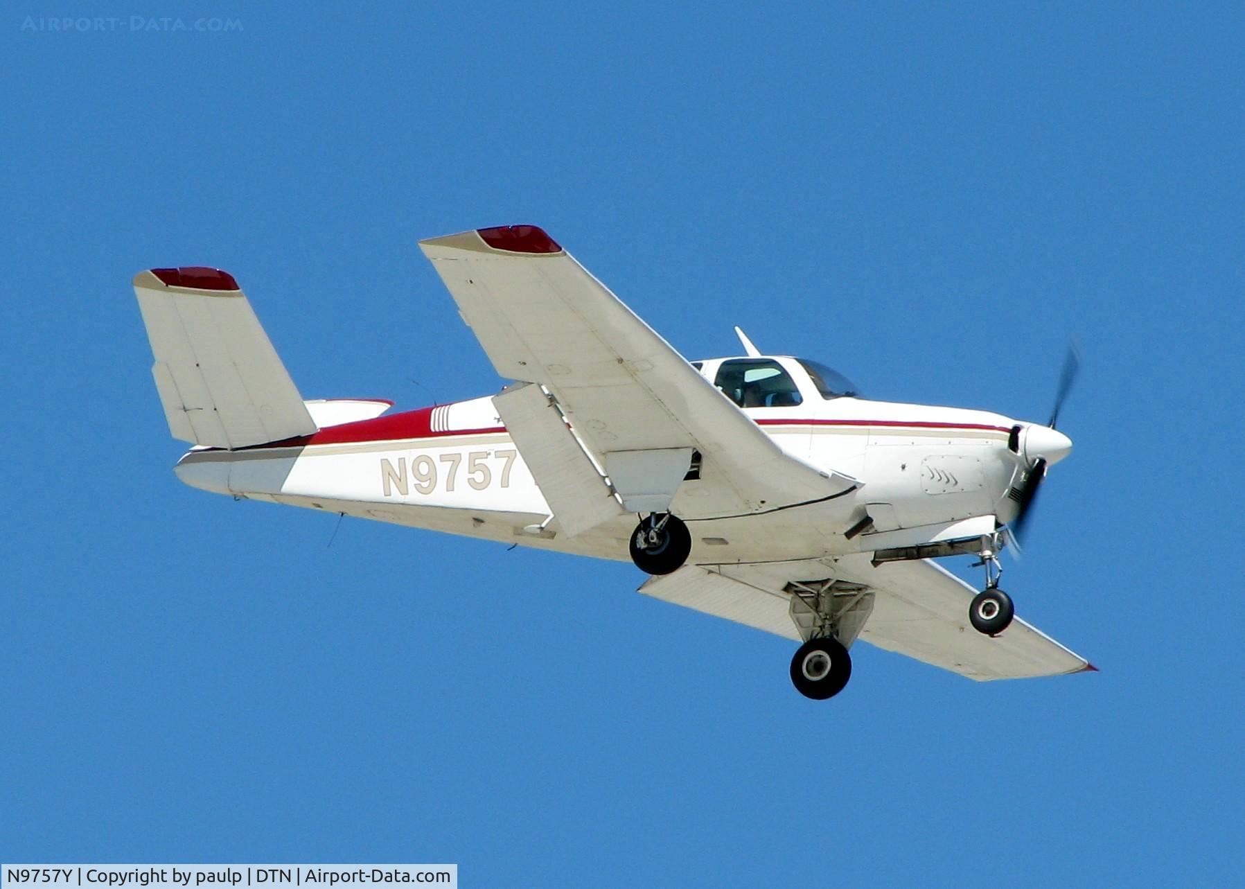 N9757Y, 1963 Beech P35 Bonanza C/N D-7147, Landing at Downtown Shreveport.