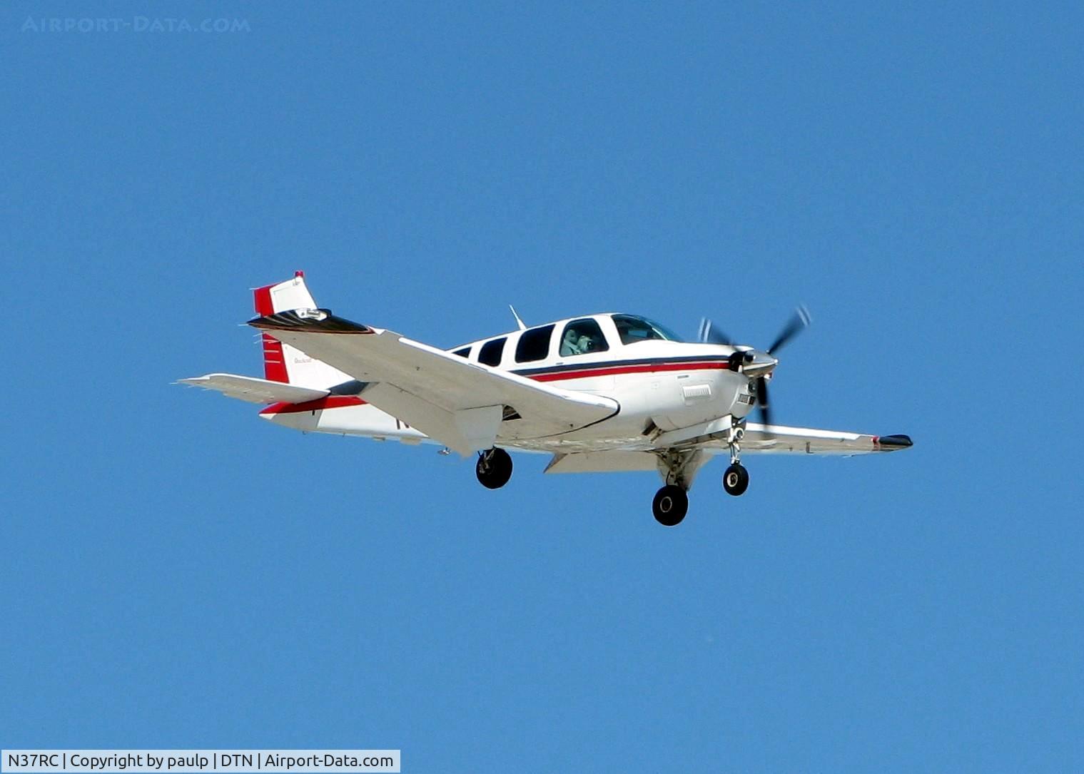 N37RC, 1995 Beech A36 Bonanza 36 C/N E-2986, Landing at Downtown Shreveport.