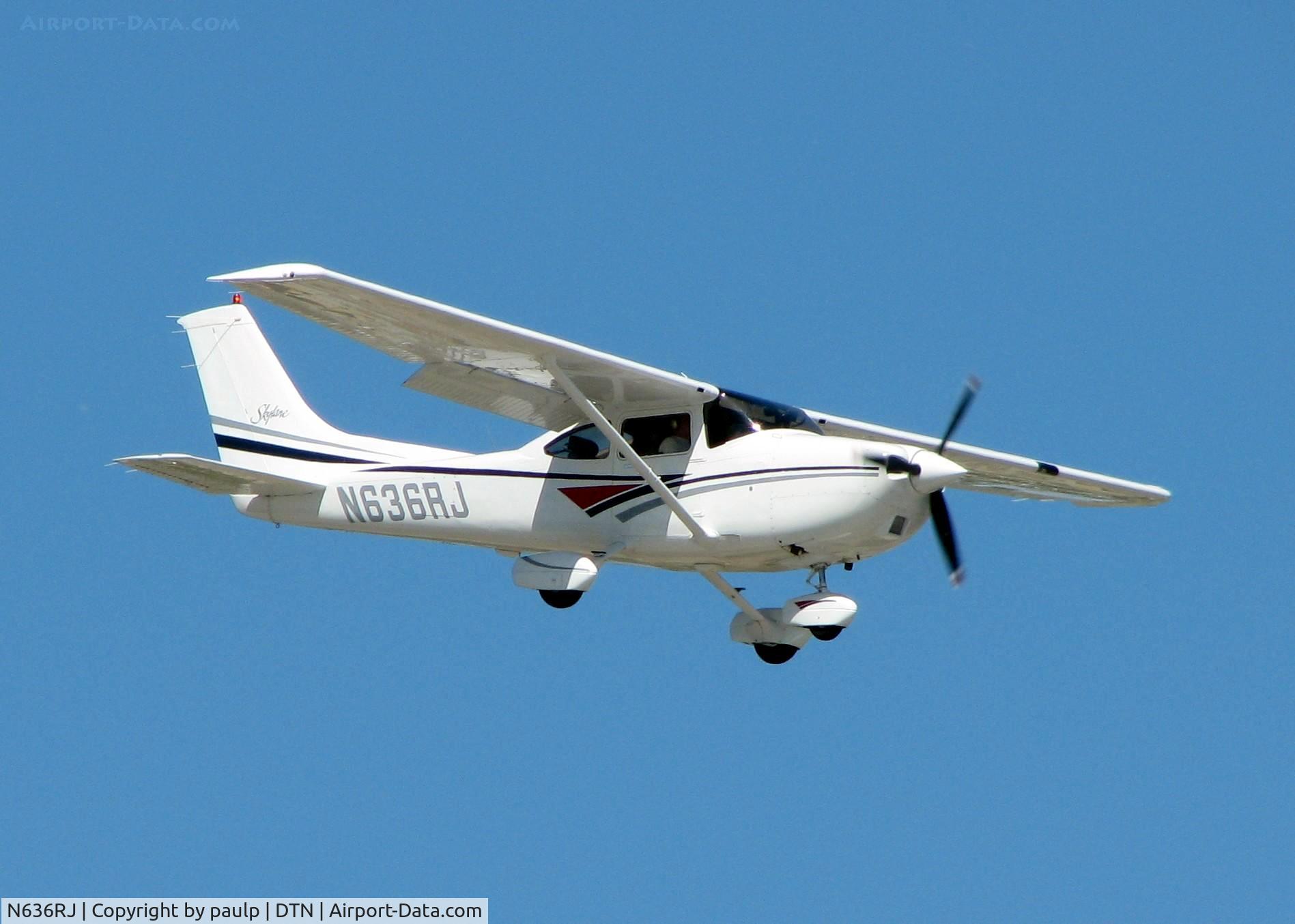 N636RJ, 1998 Cessna 182S Skylane C/N 18280273, Landing at Downtown Shreveport.