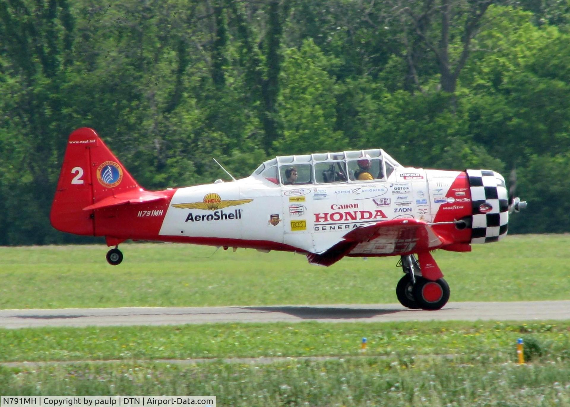 N791MH, 1951 North American T-6G Texan C/N 182-478, Giving rides at Downtown Shreveport.