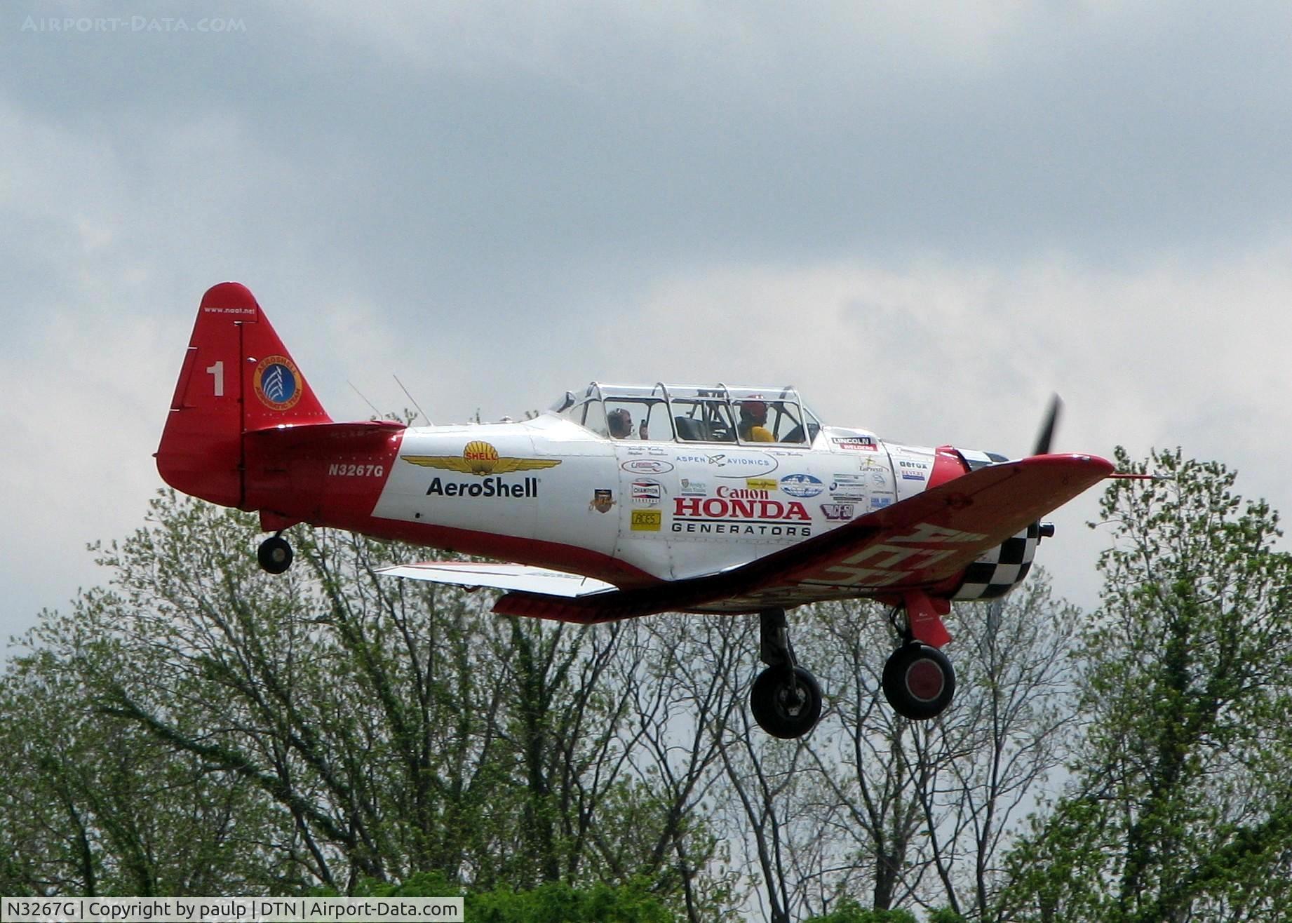 N3267G, 1943 North American SNJ-5 Texan C/N 88-15114, Giving rides at Downtown Shreveport.