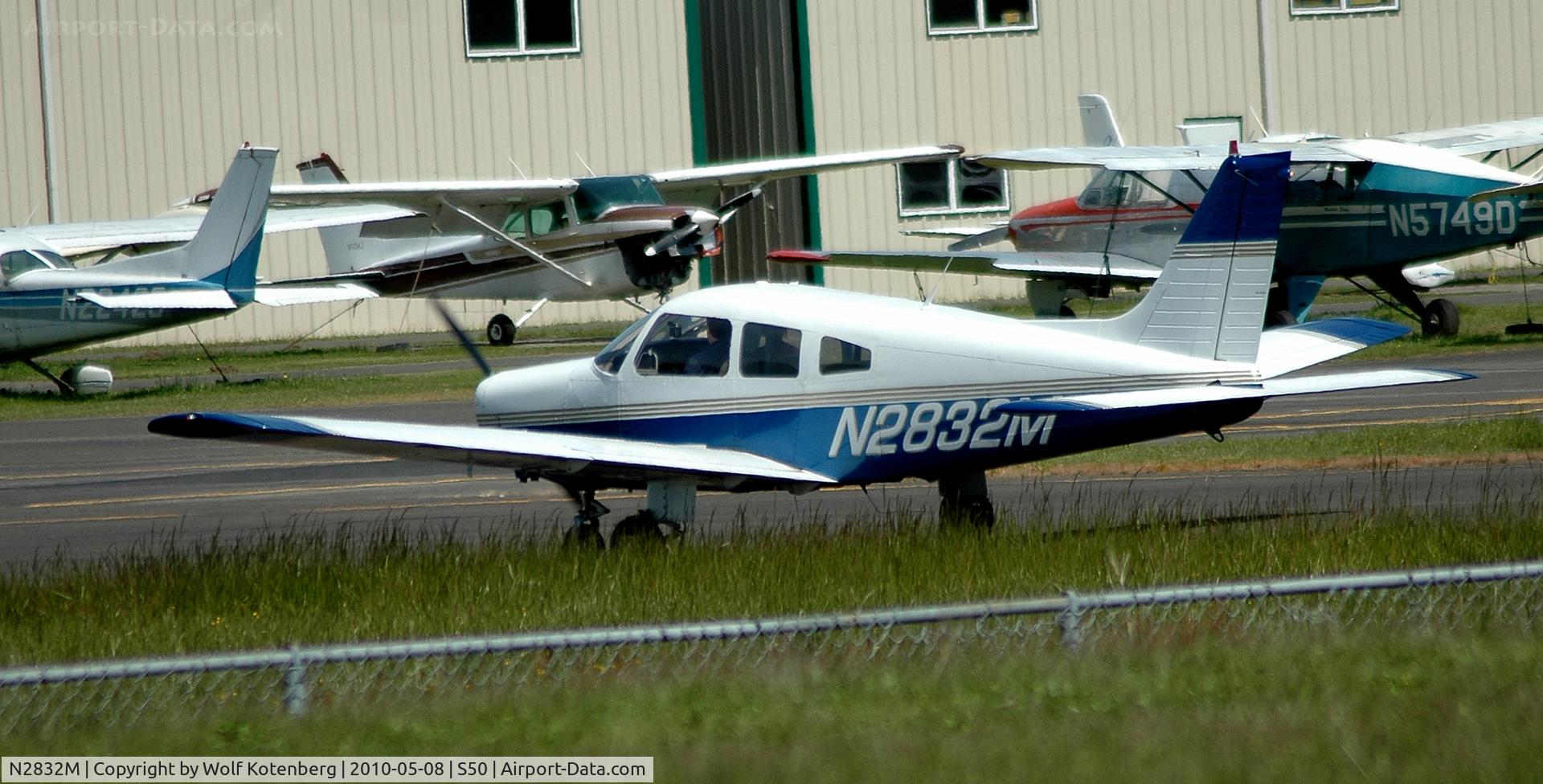 N2832M, 1977 Piper PA-28-161 C/N 28-7816316, heading toward the active