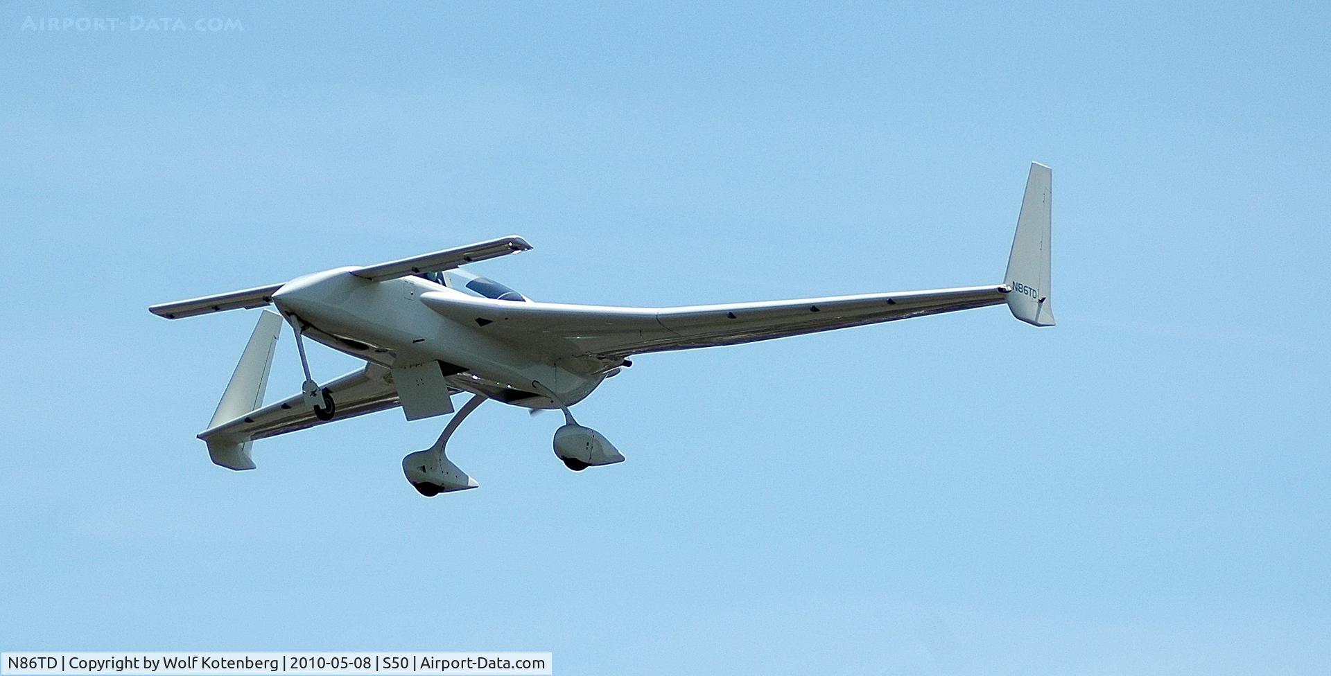 N86TD, 1987 Rutan Long-EZ C/N 1599, on final