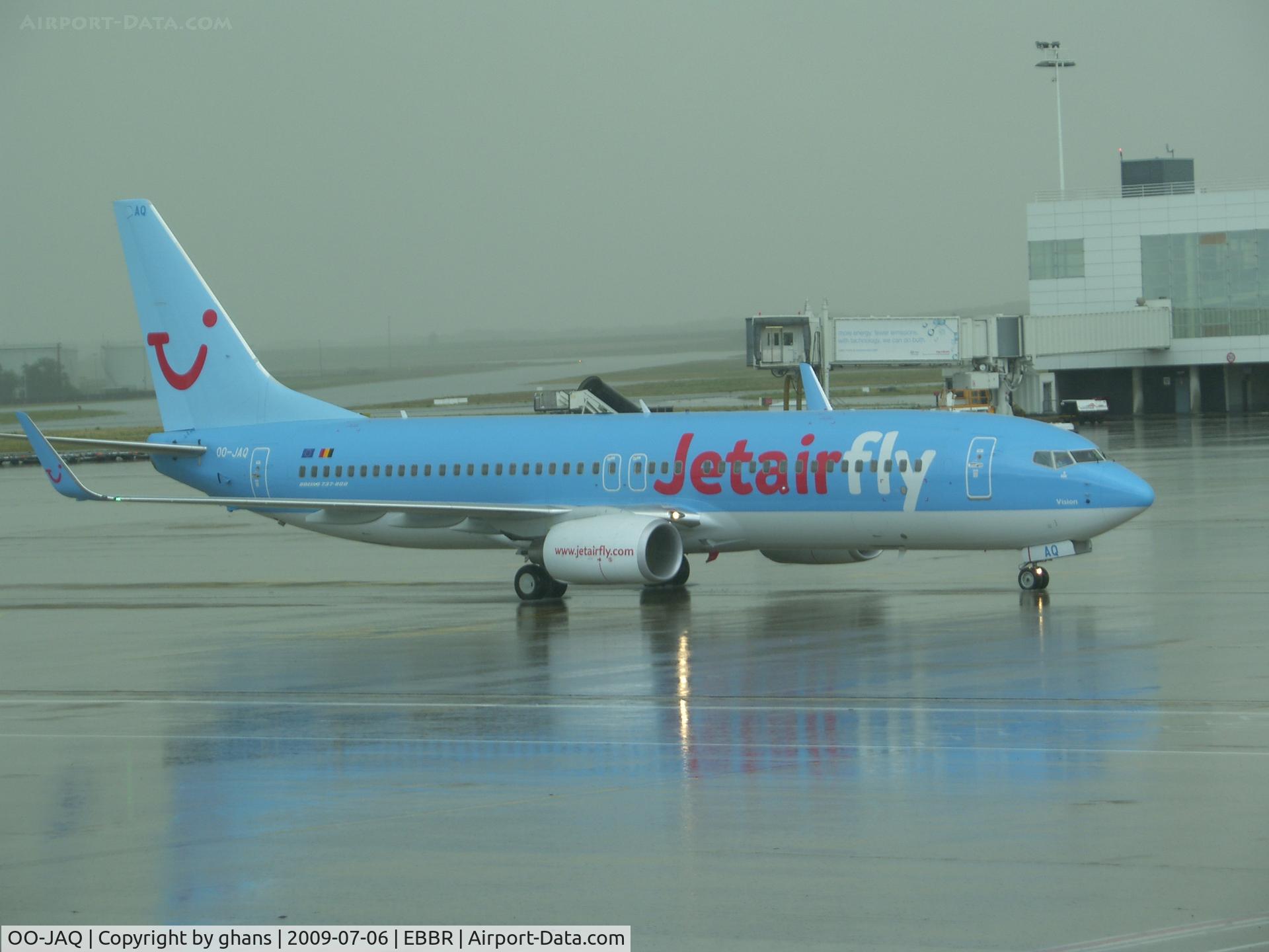 OO-JAQ, 2009 Boeing 737-8K5 C/N 35148, Just after a rainshower.
