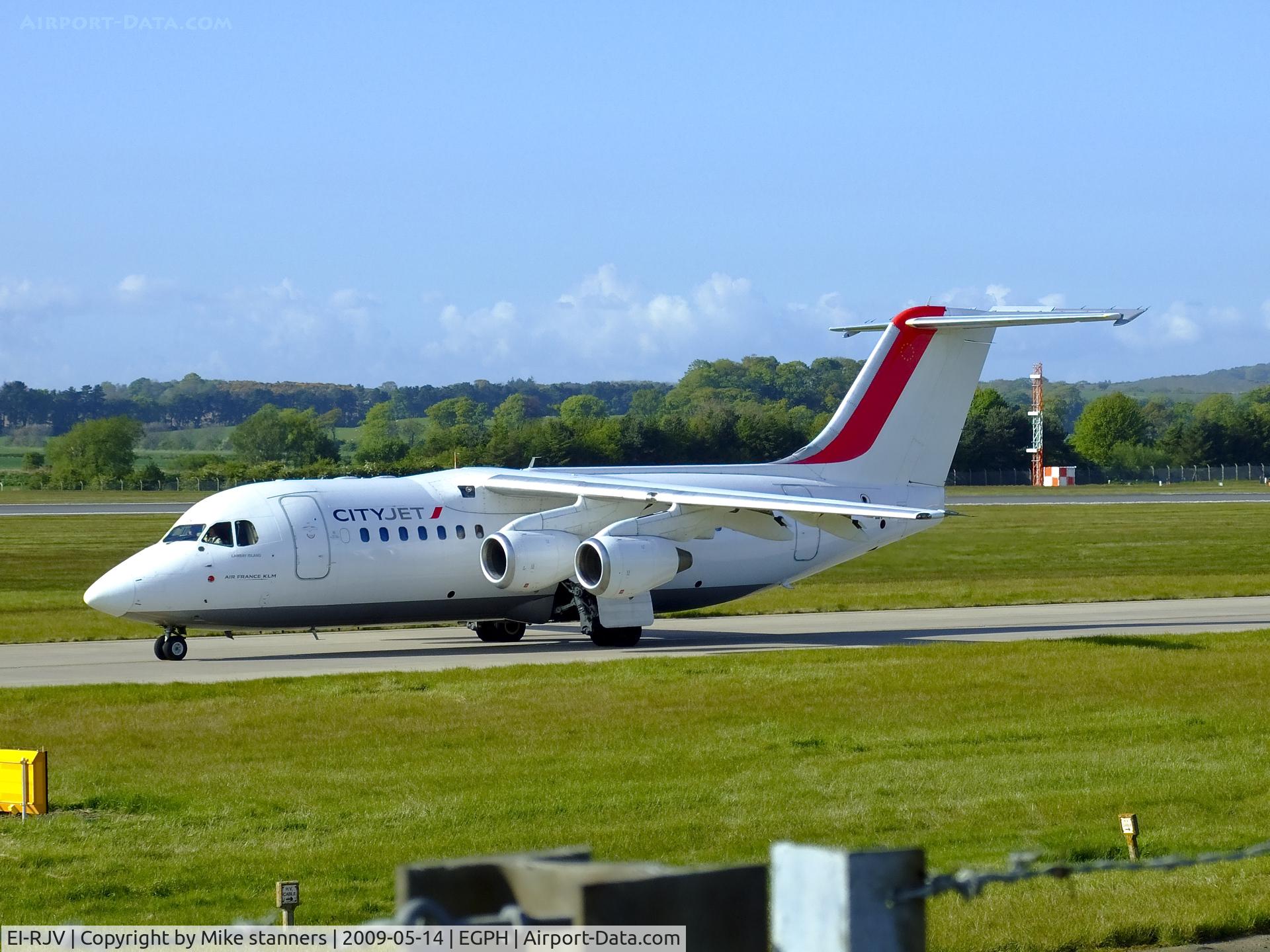 EI-RJV, 2000 British Aerospace Avro 146-RJ85A C/N E2370, Cityjet RJ85 Taxiing to runway 06 At EDI