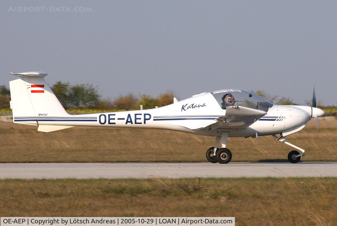 OE-AEP, HOAC DV-20 Katana C/N 20113, runway 10 at LOAN Airfield