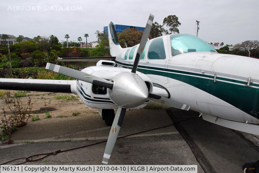 N6121, 1978 Beech 58 Baron C/N TH-955, Unique 4 bladed prop