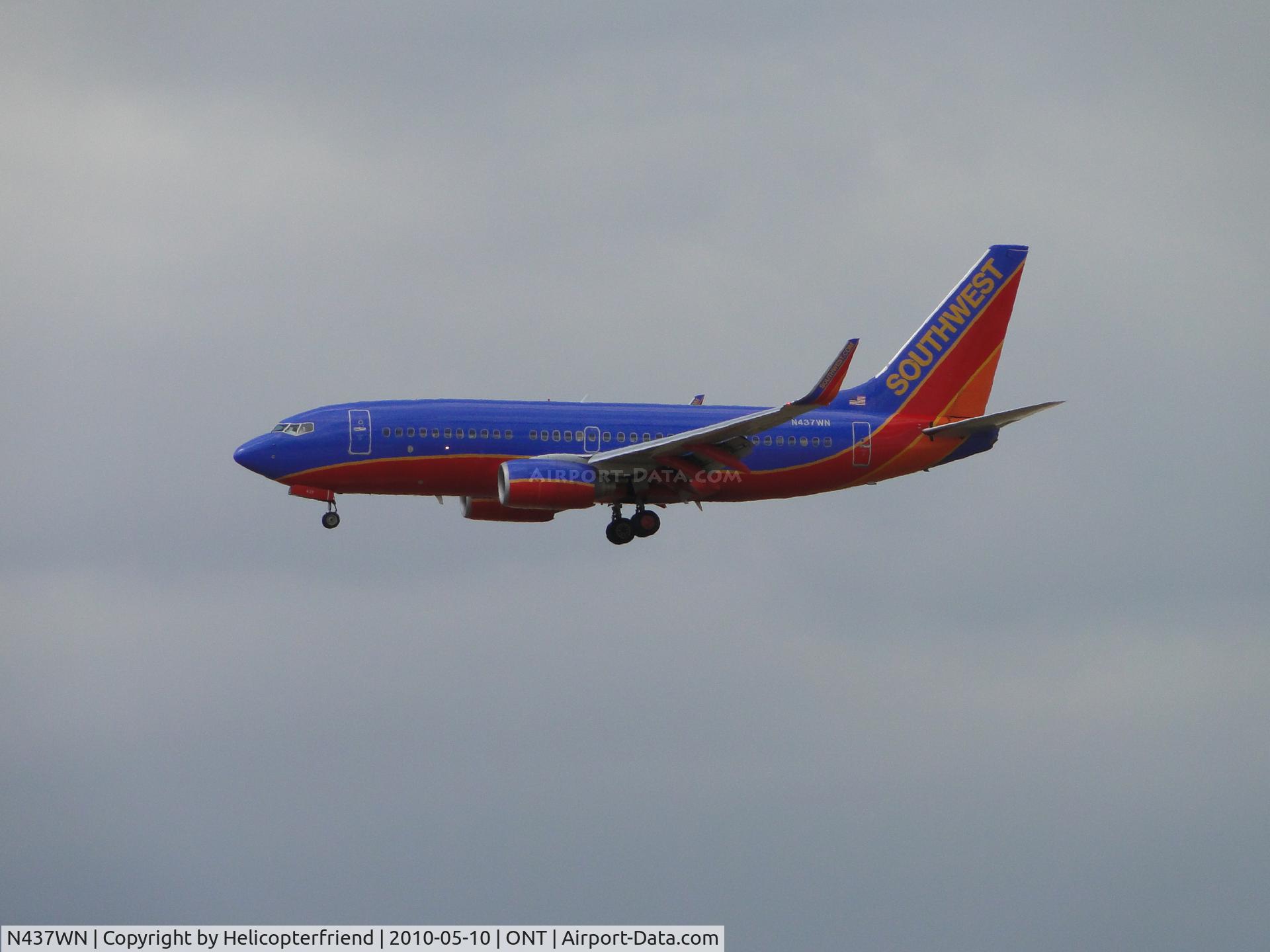 N437WN, 2003 Boeing 737-7H4 C/N 29832, On final to runway 26R
