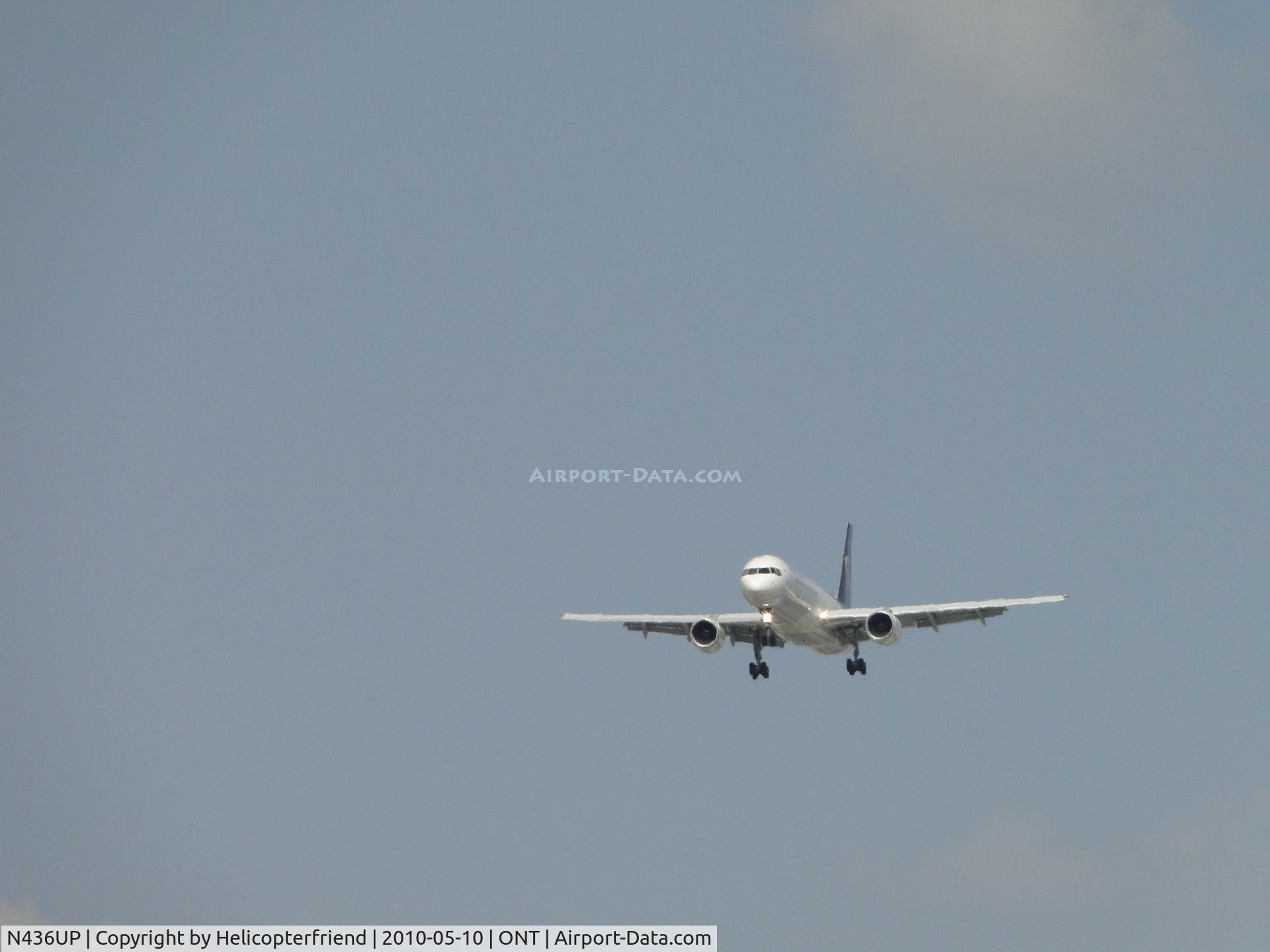 N436UP, 1994 Boeing 757-24APF C/N 25467, Moving north to runway 26R during very windy day