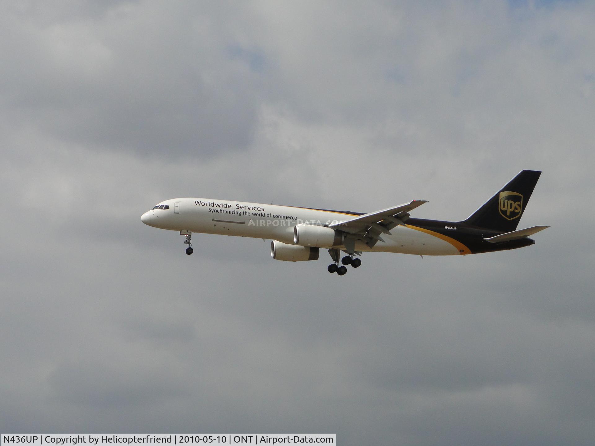 N436UP, 1994 Boeing 757-24APF C/N 25467, Settling down on final for runway 26R