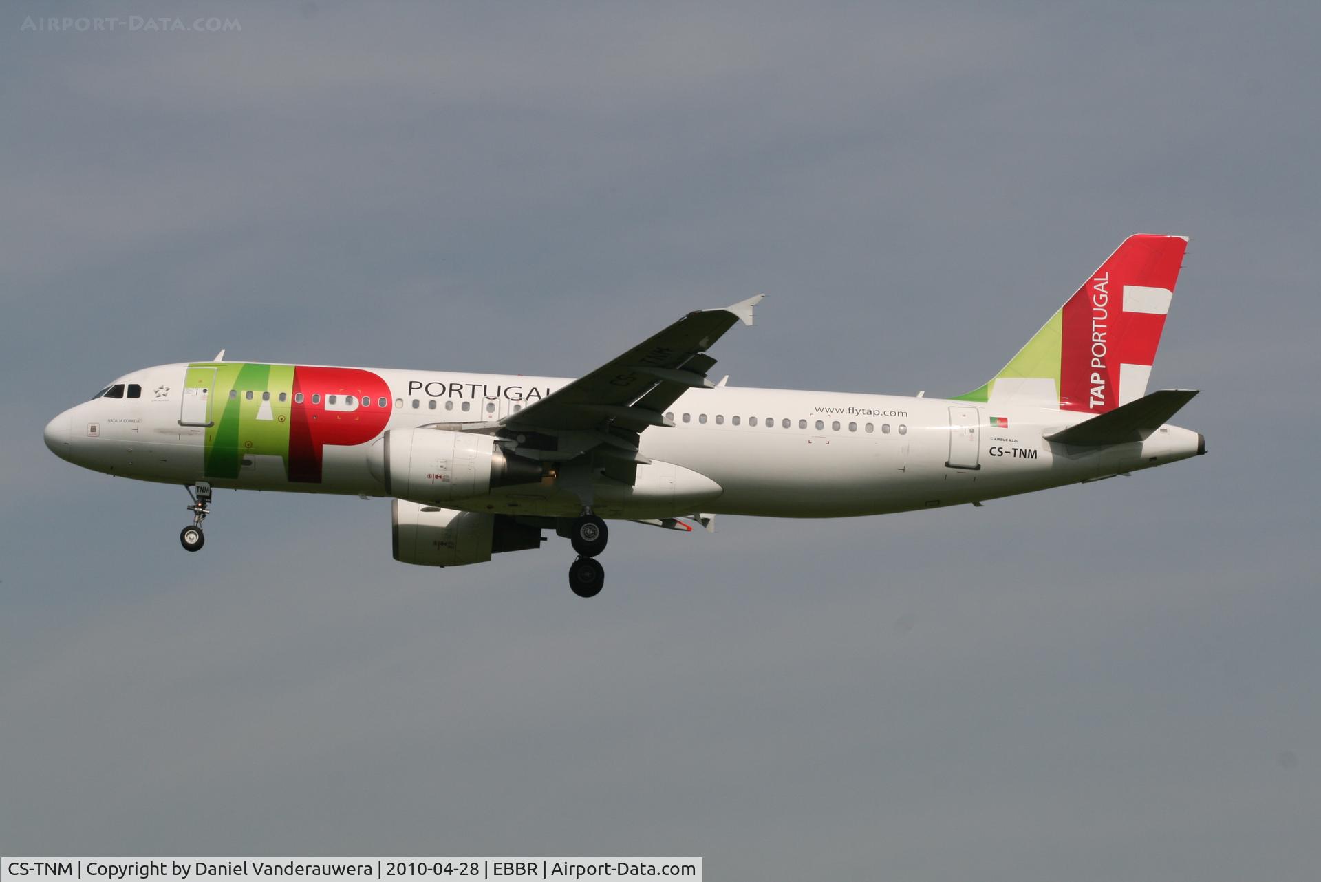 CS-TNM, 2002 Airbus A320-214 C/N 1799, Arrival of flight TP604 to RWY 25L