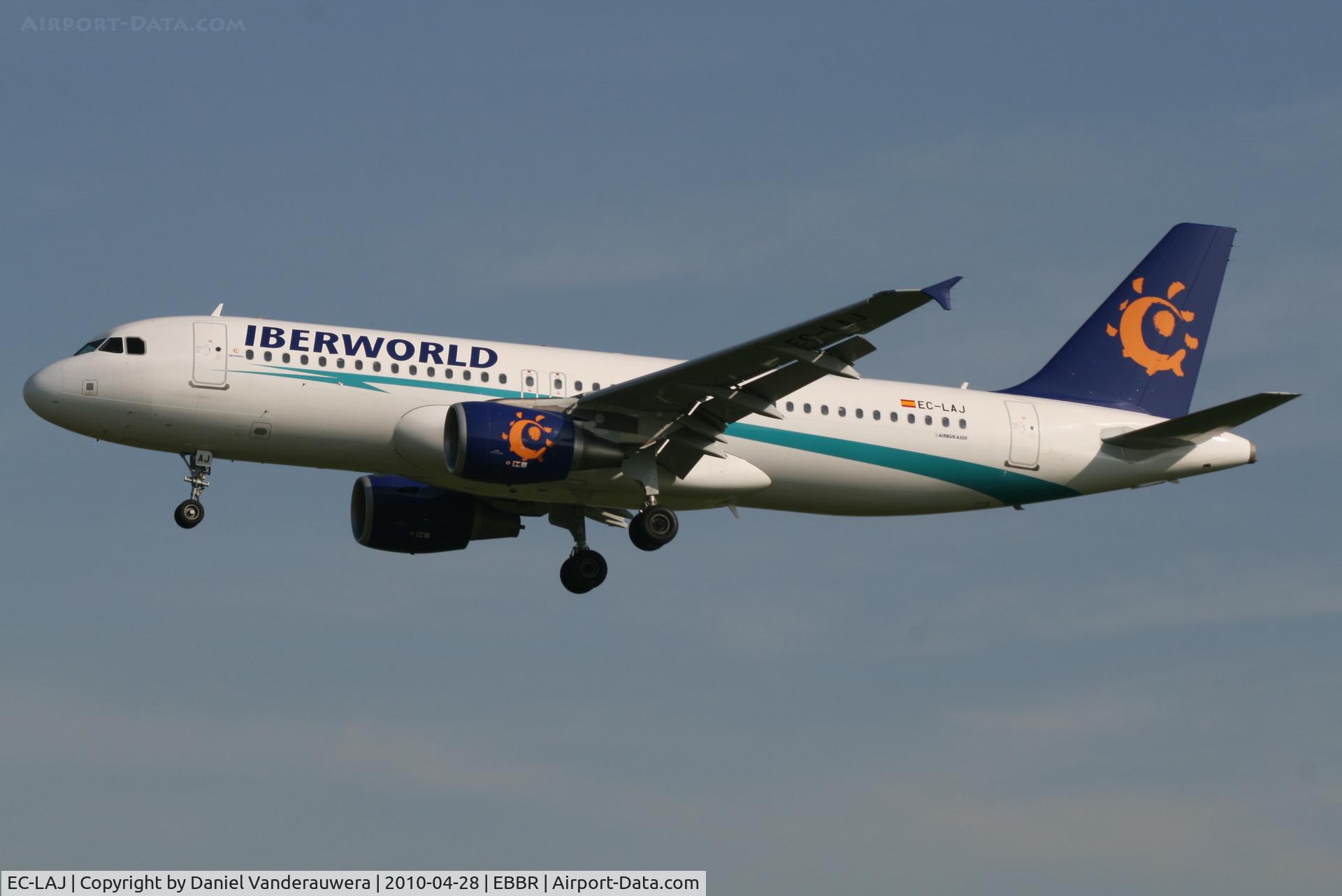 EC-LAJ, 2009 Airbus A320-214 C/N 3889, Arrival of flight IWD7307 to RWY 25L