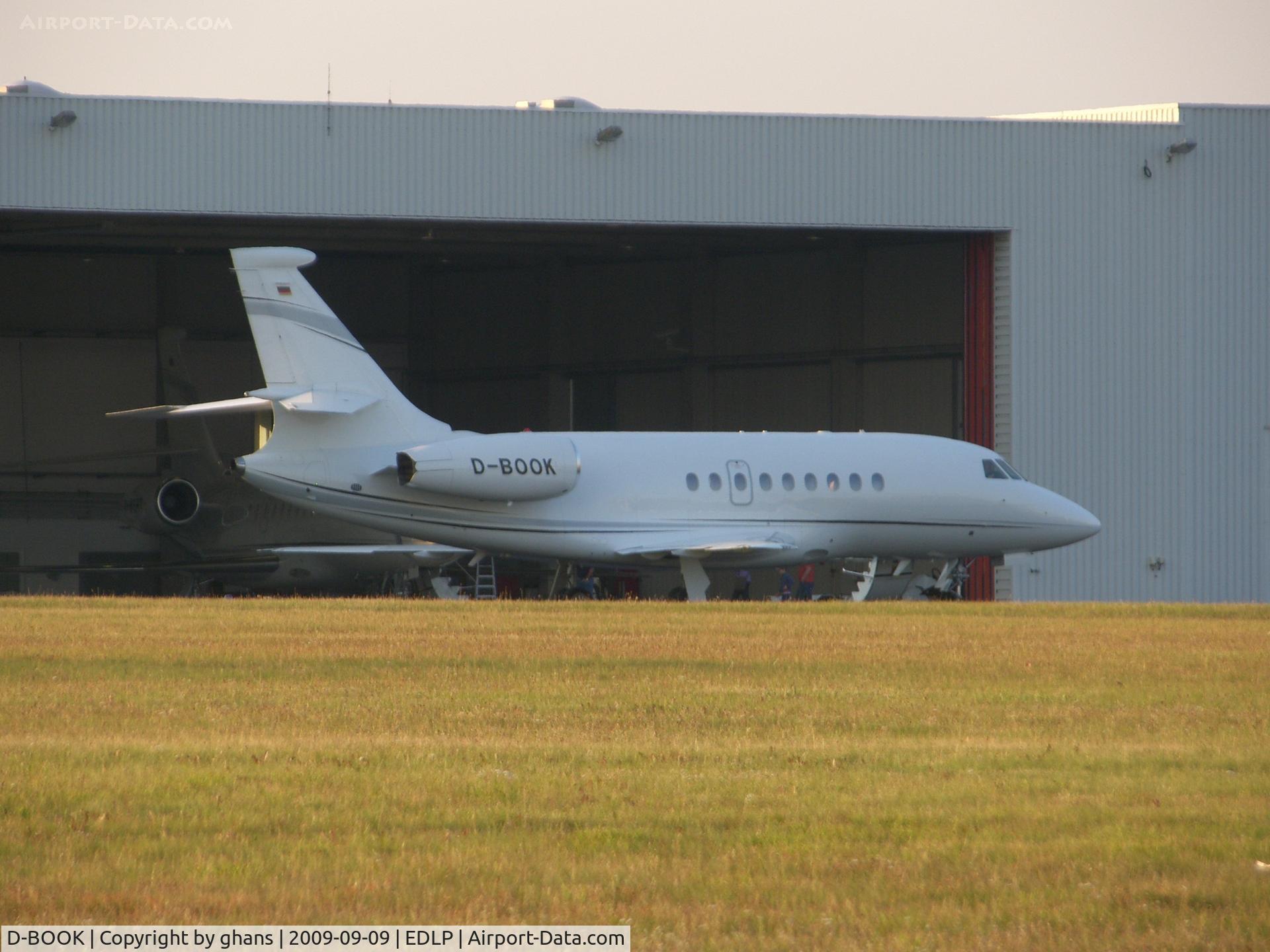 D-BOOK, 2006 Dassault Falcon 2000EX C/N 70, Do they have books inside ?