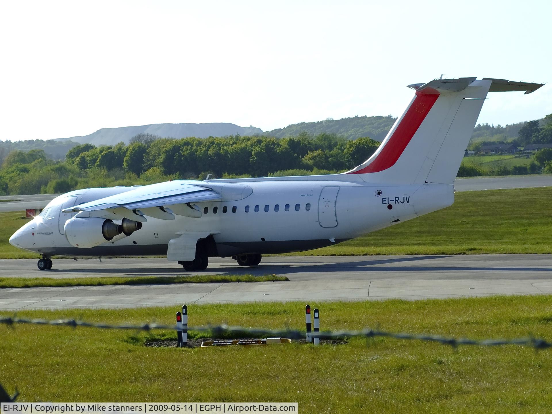 EI-RJV, 2000 British Aerospace Avro 146-RJ85A C/N E2370, Cityjet RJ85 Taxiing to runway 06 At EDI