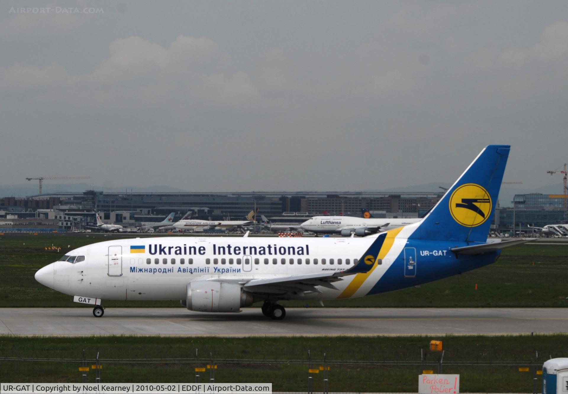 UR-GAT, 1993 Boeing 737-528 C/N 25237, Taxi-ing for Rwy18