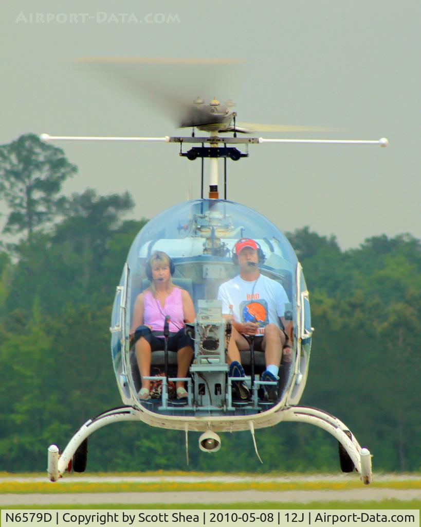 N6579D, Bell 47D-1 C/N 895, Hover taxiing to the Brewton Fly-In.