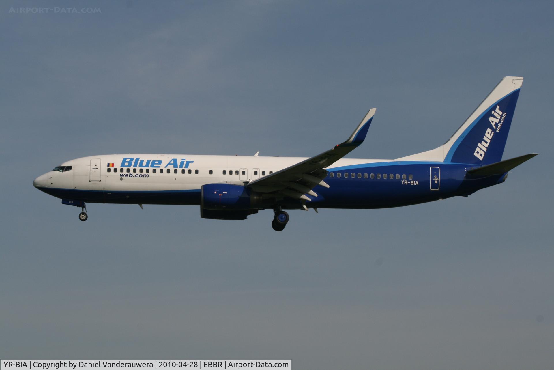 YR-BIA, 2000 Boeing 737-8AS C/N 29925, Arrival of flight OB123 to RWY 25L