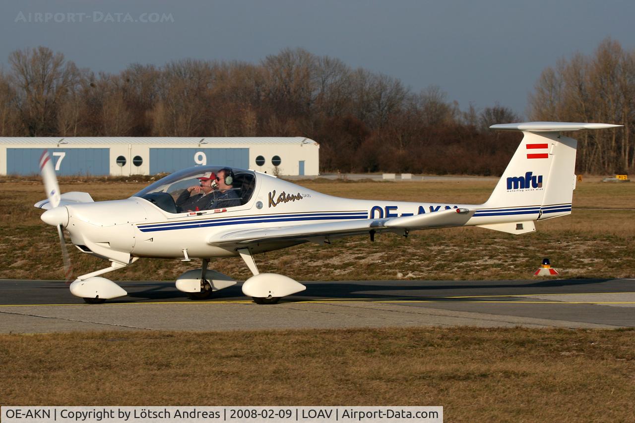 OE-AKN, Diamond DA-20A-1 Katana C/N 10172, taxi to hangars