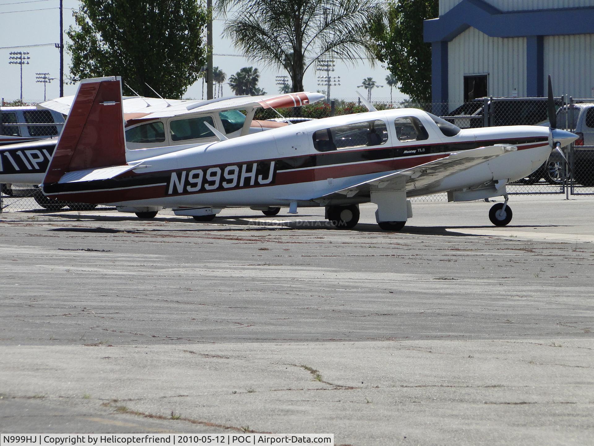 N999HJ, 1989 Mooney M20M Bravo C/N 27-0018, Parked at Howard Aviation