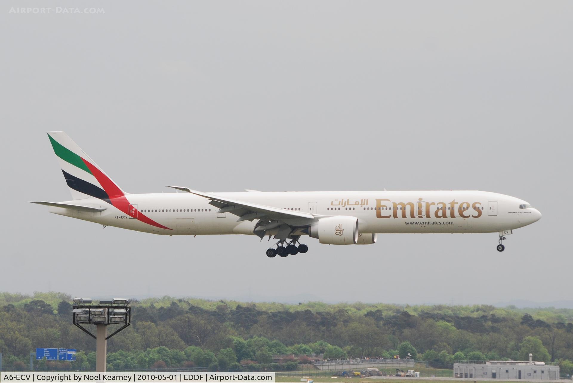 A6-ECV, 2009 Boeing 777-31H/ER C/N 35594, Landing Rwy 25R