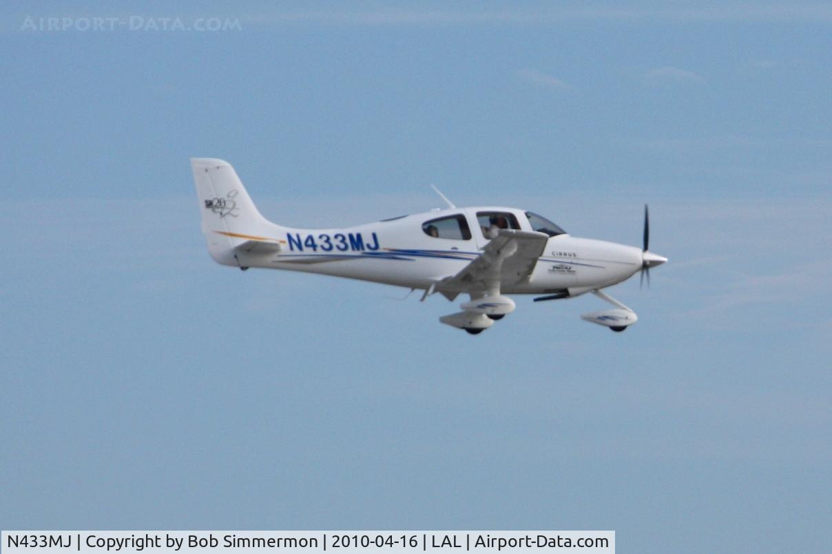 N433MJ, 2004 Cirrus SR20 C/N 1469, Arriving at Lakeland, FL during Sun N Fun 2010.