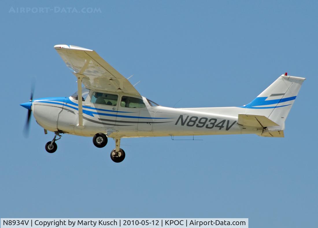 N8934V, 1974 Cessna 172M C/N 17264291, Departing Runway 26L