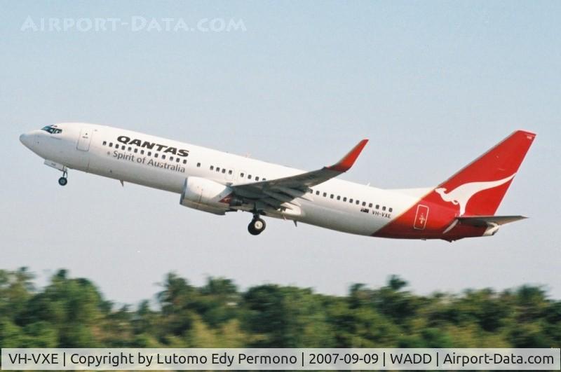 VH-VXE, 2001 Boeing 737-838 C/N 30899, Qantas