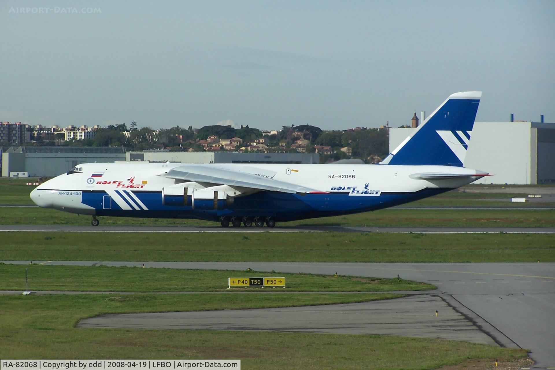 RA-82068, 1993 Antonov An-124-100 Ruslan C/N x770051359127, POLET     HEAVY AIRCRAFT ON THE APRON