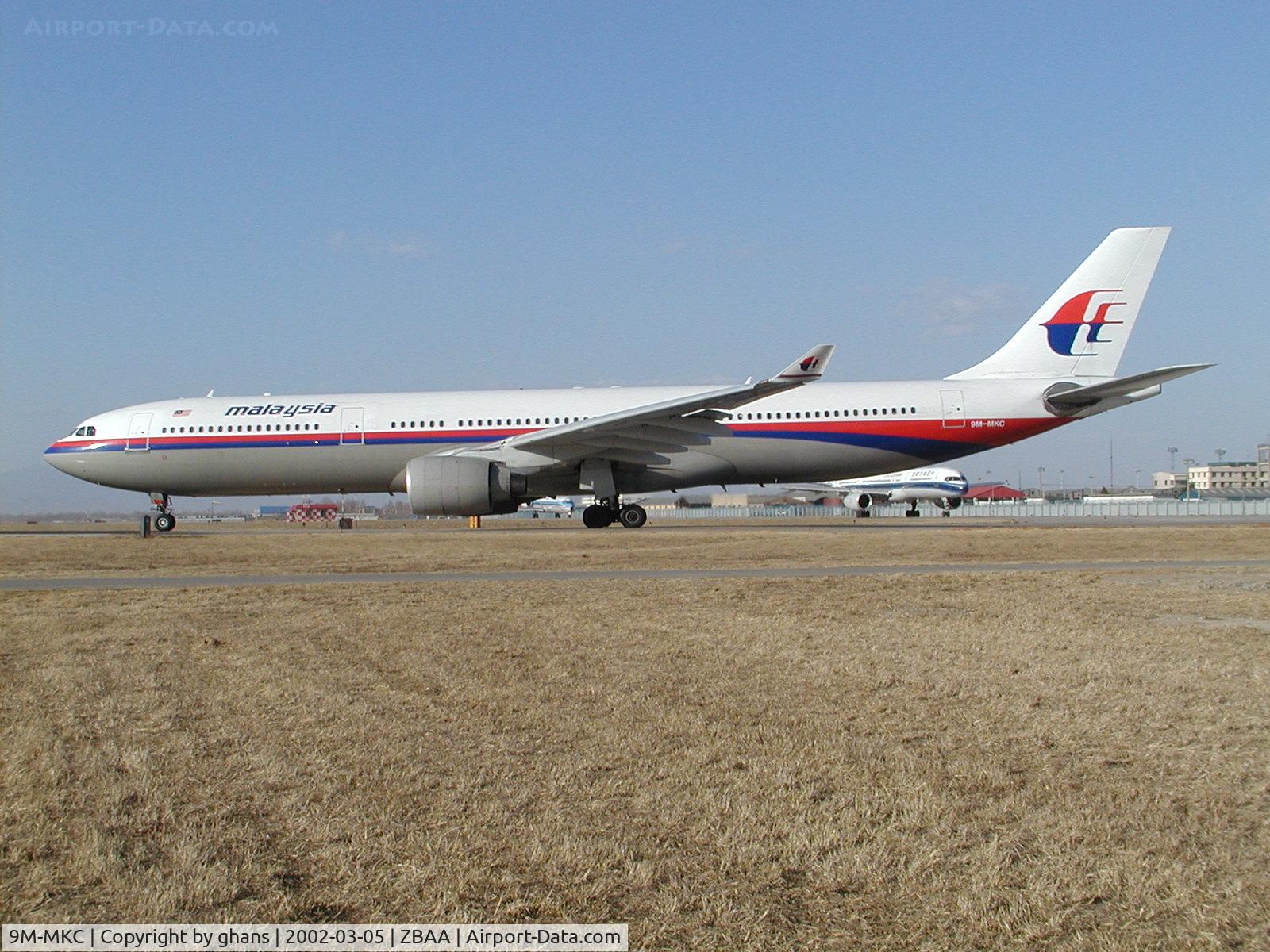 9M-MKC, Airbus A330-322 C/N 069, Lining up for take-off