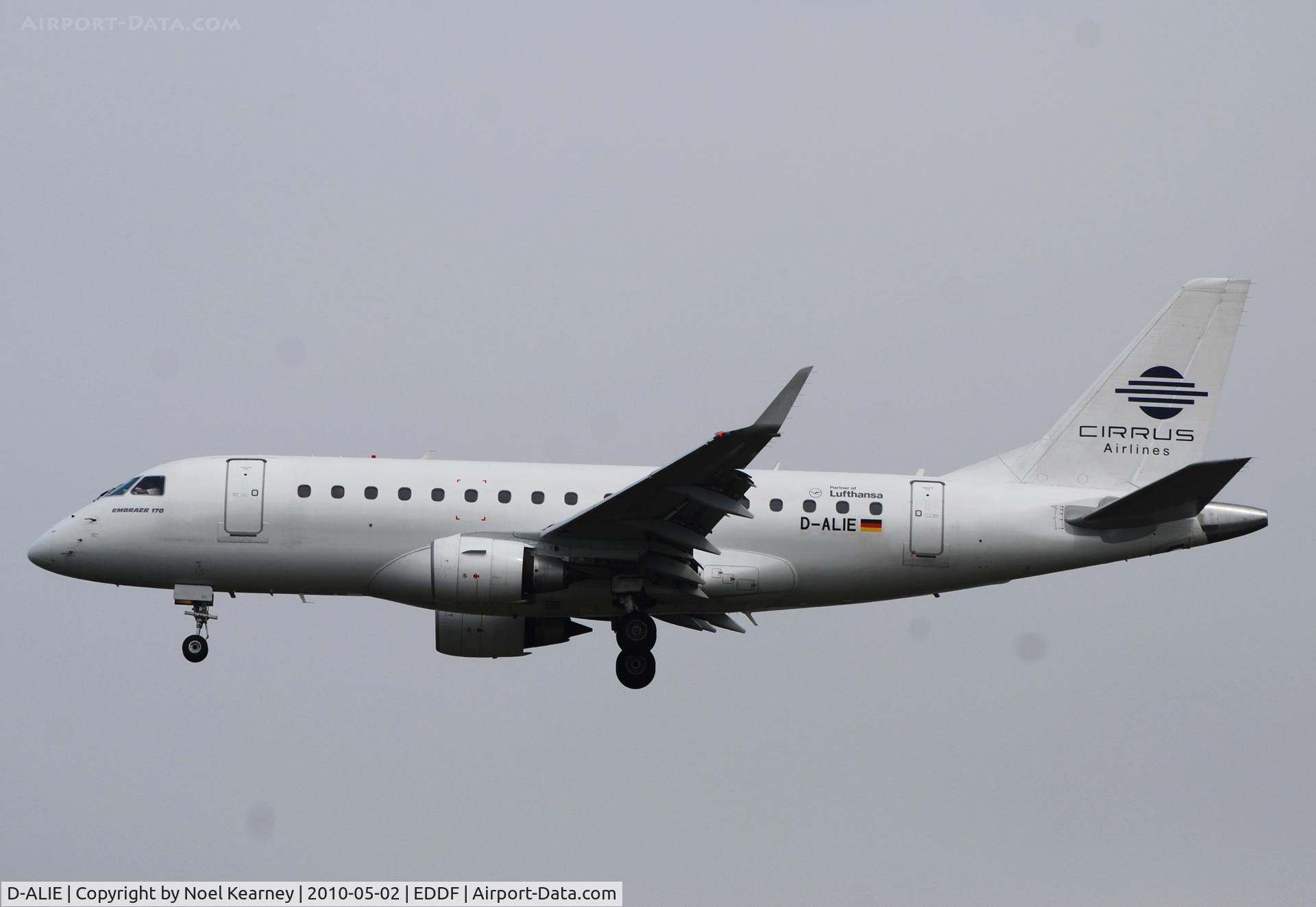 D-ALIE, 2004 Embraer 170LR (ERJ-170-100LR) C/N 17000059, Landing Rwy 25L in the rain