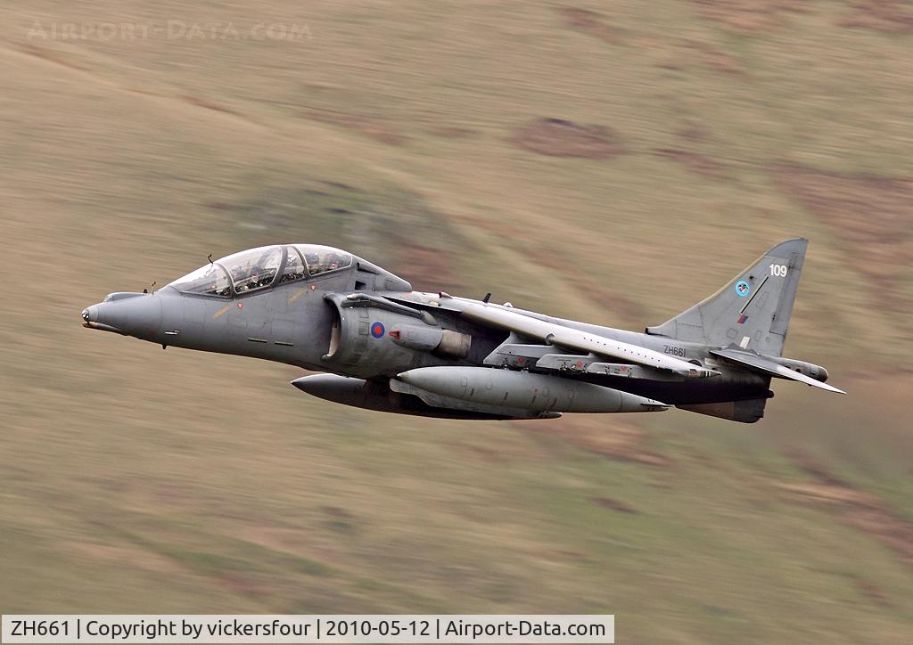 ZH661, 1995 British Aerospace Harrier T.10 C/N TX009, Royal Air Force Harrier T12 (TX009). Operated by 4 (R) Squadron, coded '109'. M6 Pass, Cumbria.