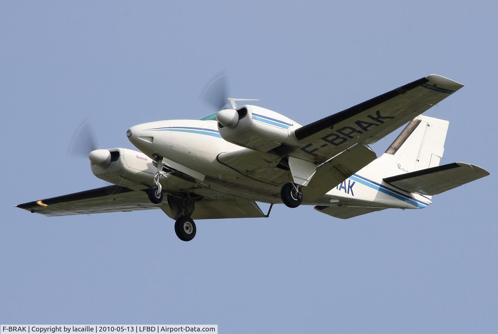 F-BRAK, Beech 95-B55 Baron C/N TC-1170, Landing