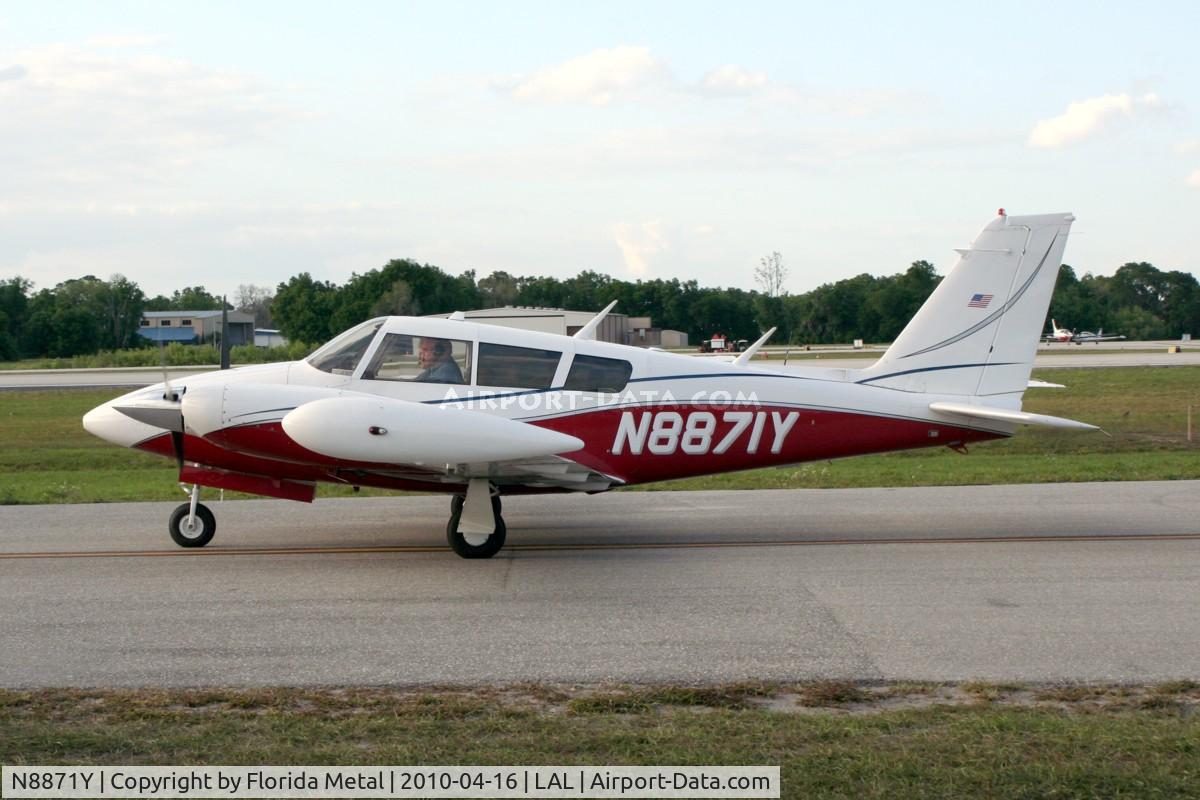 N8871Y, 1970 Piper PA-39 Twin Comanche C/N 39-27, Piper PA-39