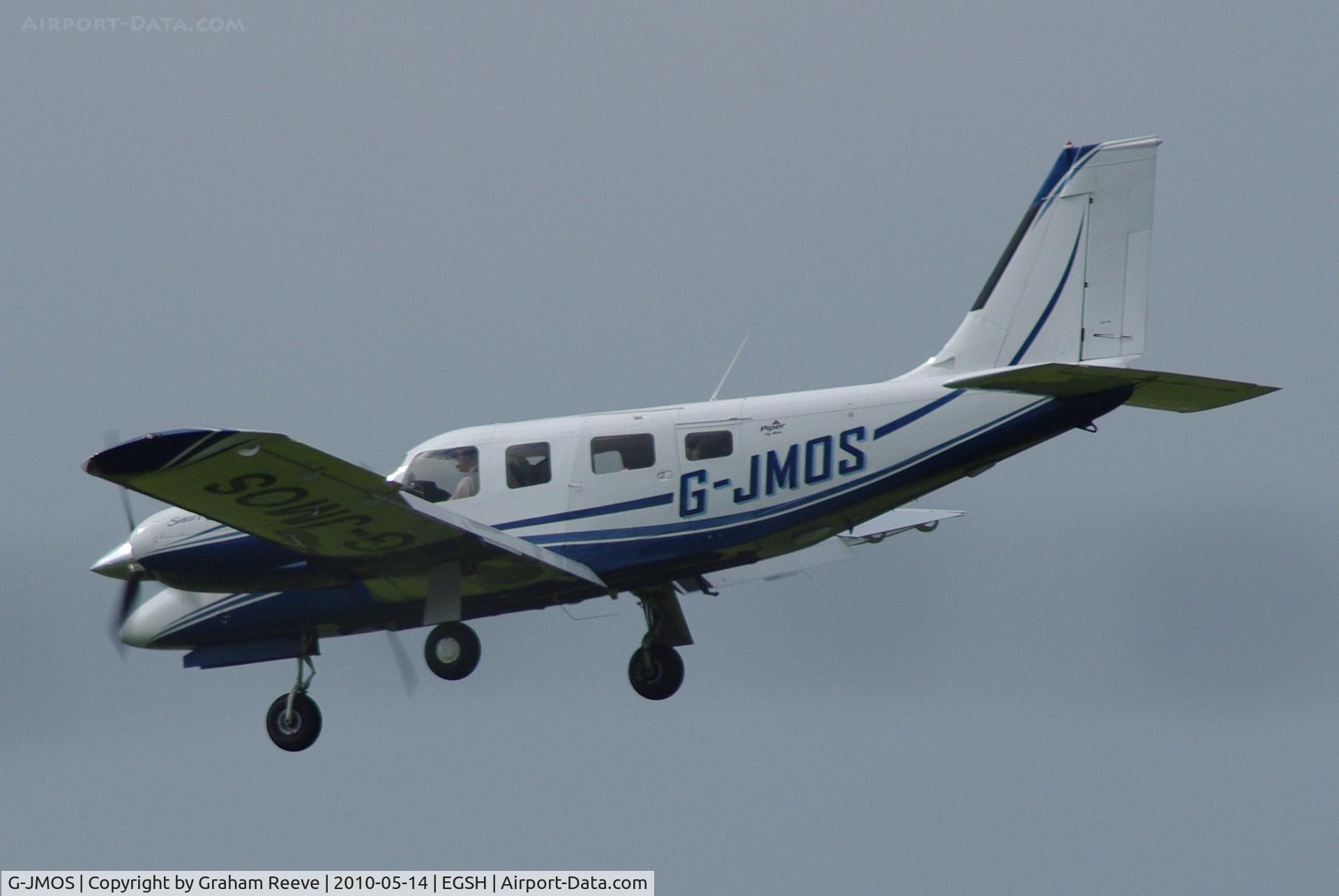 G-JMOS, Piper PA-34-220T Seneca V C/N 34-49378, Landing at Norwich.