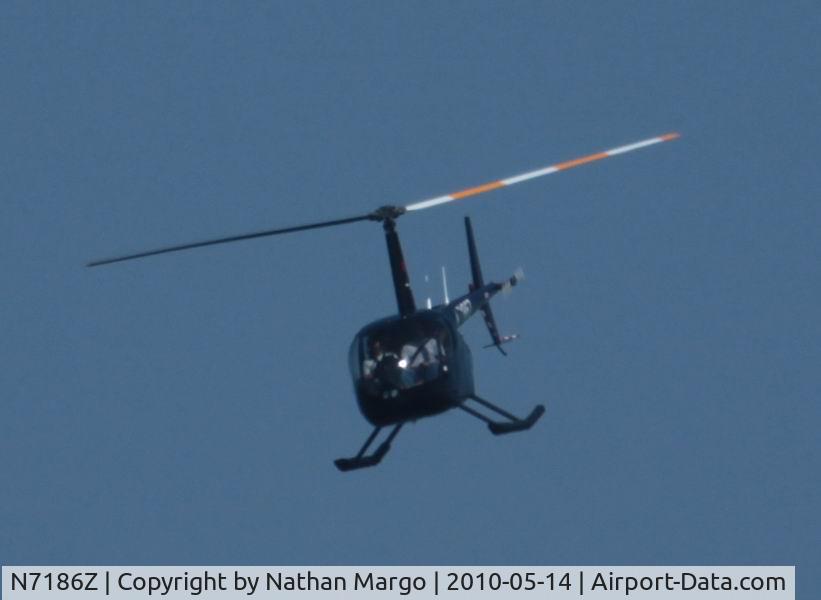 N7186Z, 2000 Robinson R44 C/N 0737, Seen flying over O.B. Pier, San Diego, CA
