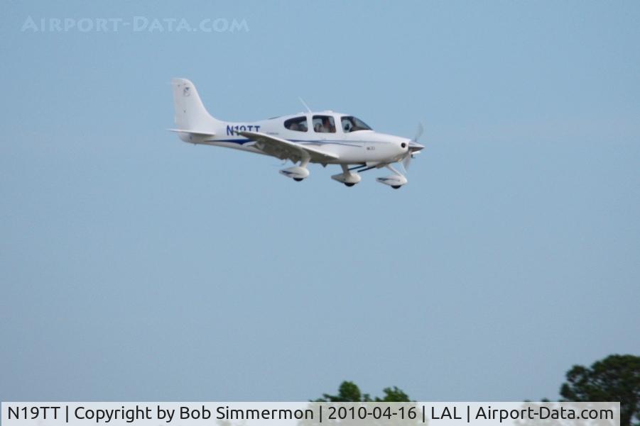 N19TT, 2003 Cirrus SR20 C/N 1382, Arriving at Lakeland, FL during Sun N Fun 2010.