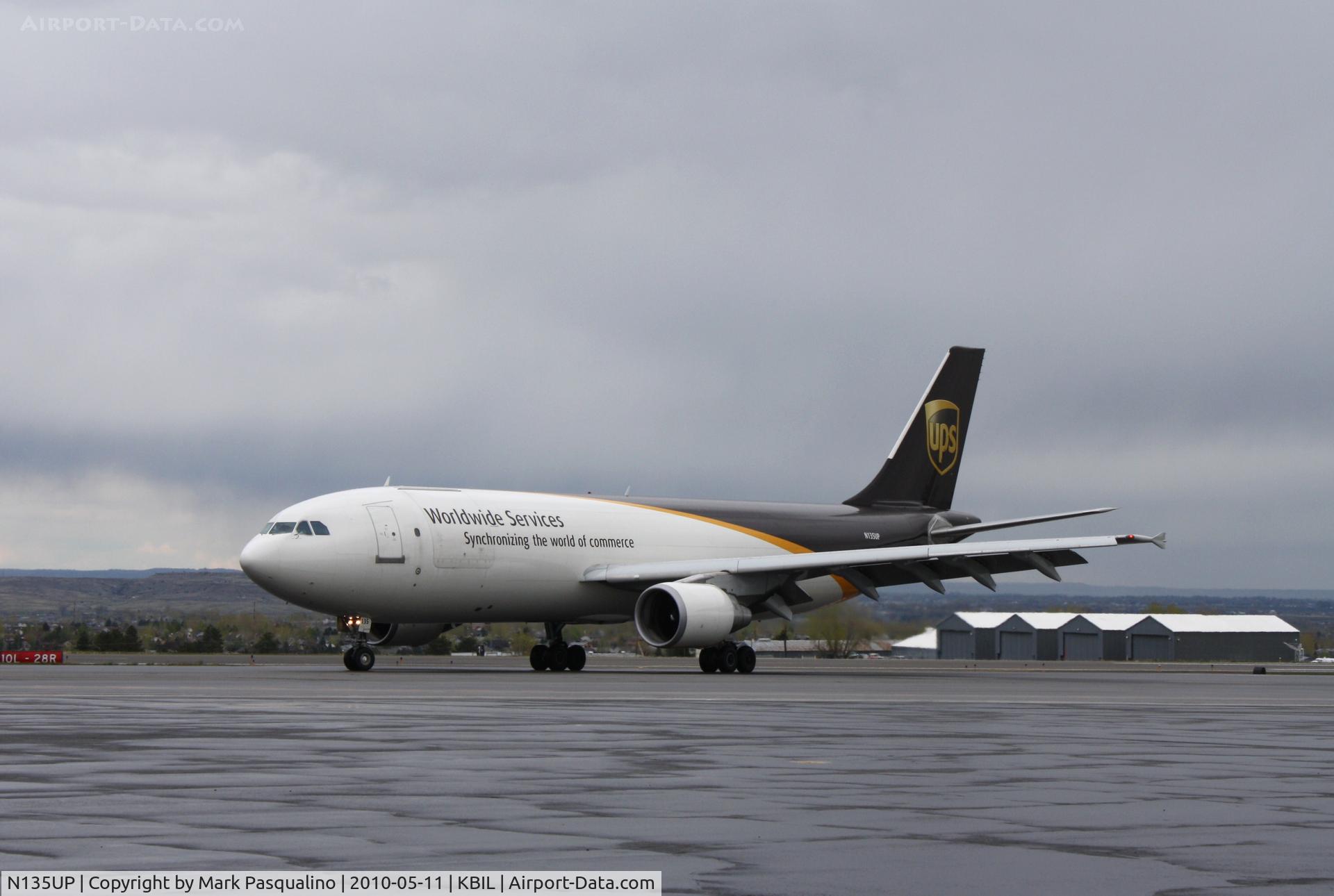 N135UP, 2001 Airbus A300F4-622R C/N 0818, Airbus A300F4-622R