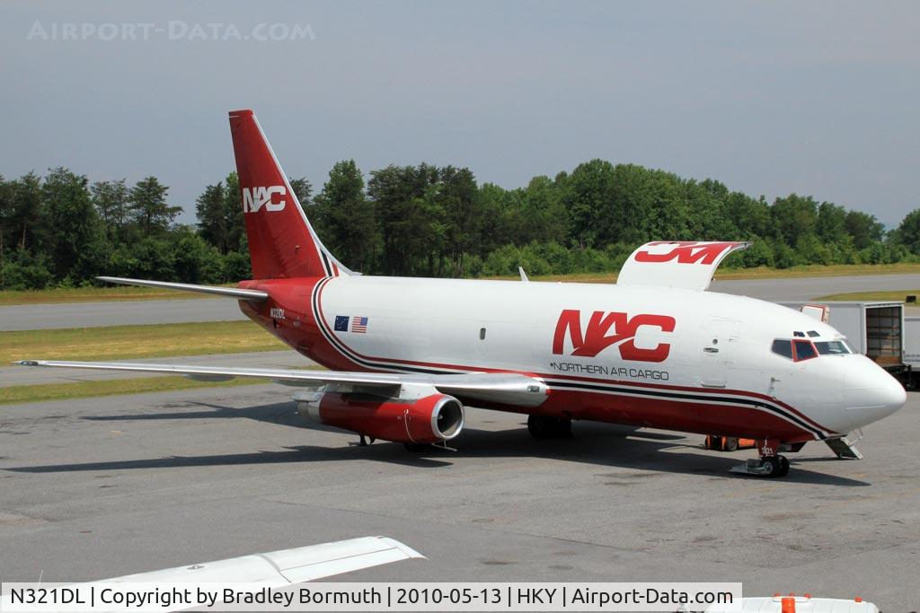 N321DL, 1984 Boeing 737-232 C/N 23093, Northern Air Cargo Boeing 737-200 on the ramp offloading cargo in Hickory, NC.