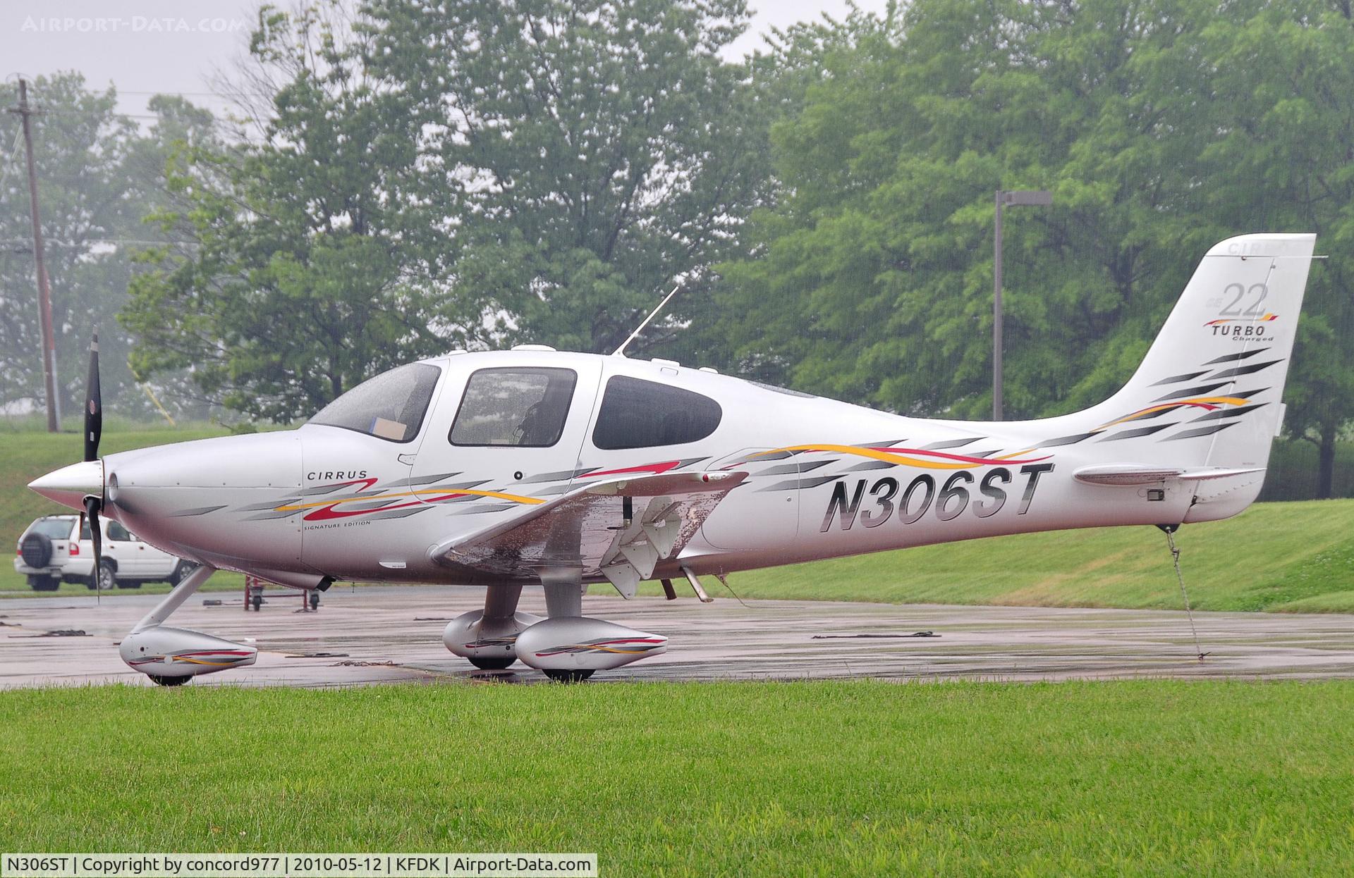 N306ST, 2006 Cirrus SR22-g2 Turbo 3000 C/N 2247, Seen at KFDK on 5/12/2010.