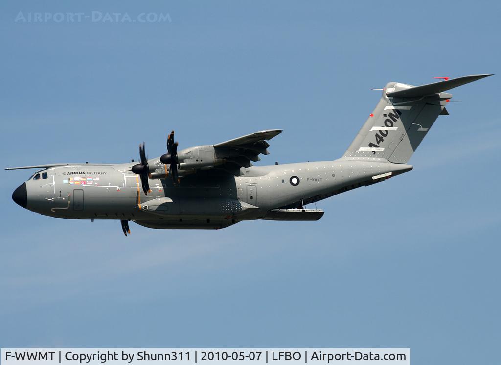 F-WWMT, 2009 Airbus A400M Atlas C/N 001, Low pass with cargo door opened for exercice ;)