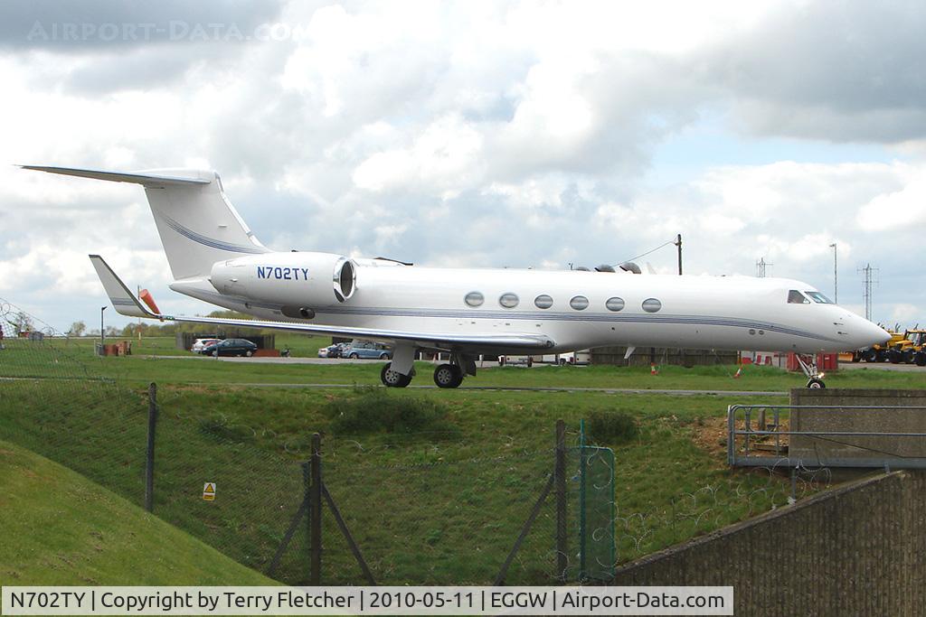 N702TY, 2000 Gulfstream Aerospace G-V C/N 621, 2000 Gulfstream Aerospace G-V at Luton