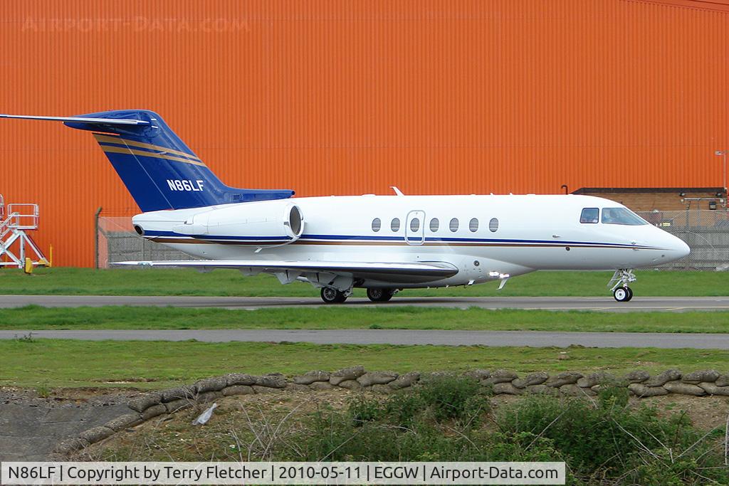 N86LF, 2009 Hawker Beechcraft 4000 C/N RC-18, Hawker Beechcraft Corp HAWKER 4000 taxies for departure from Luton