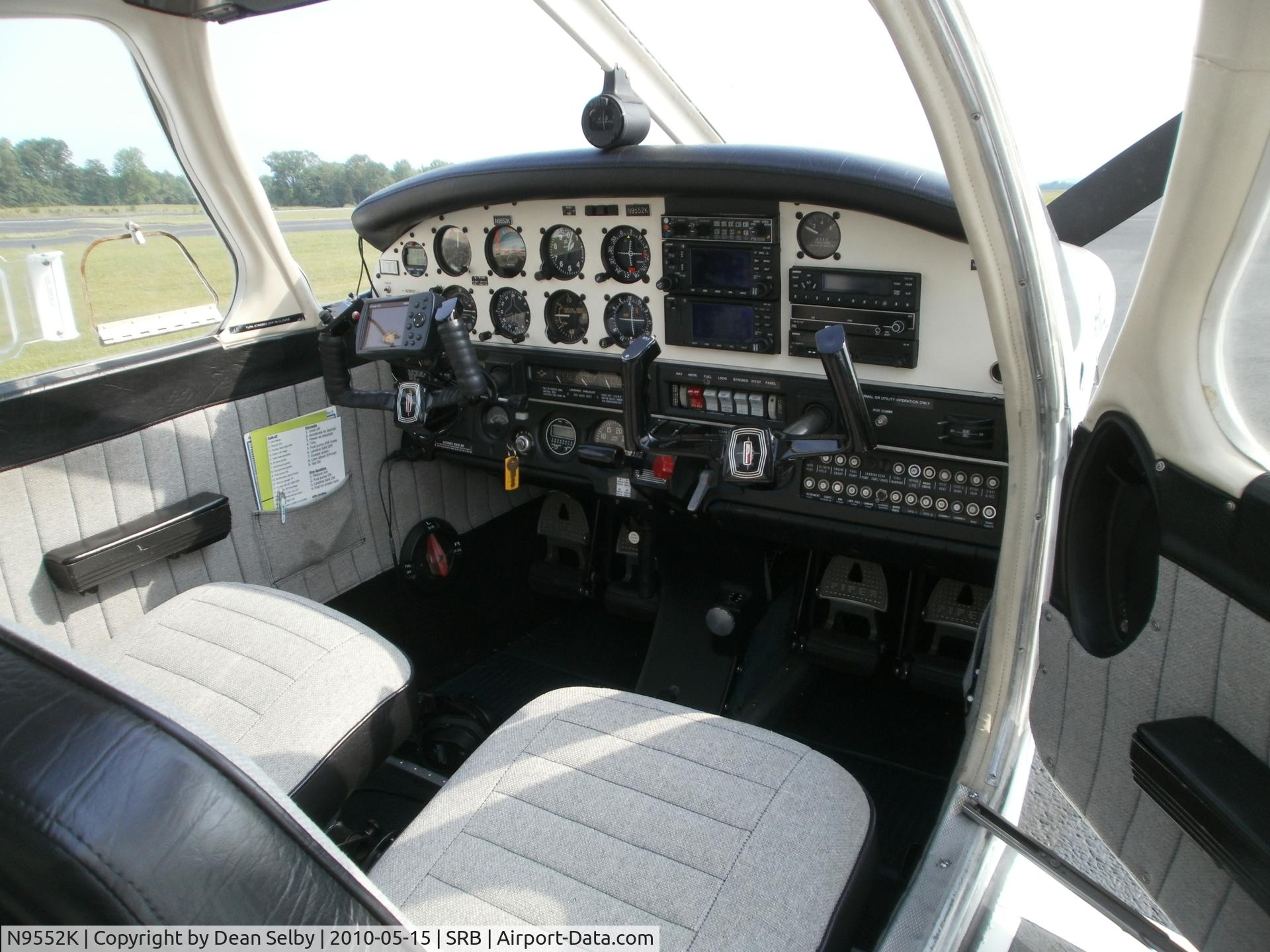 N9552K, 1976 Piper PA-28-181 C/N 28-7690258, interior 5/2010