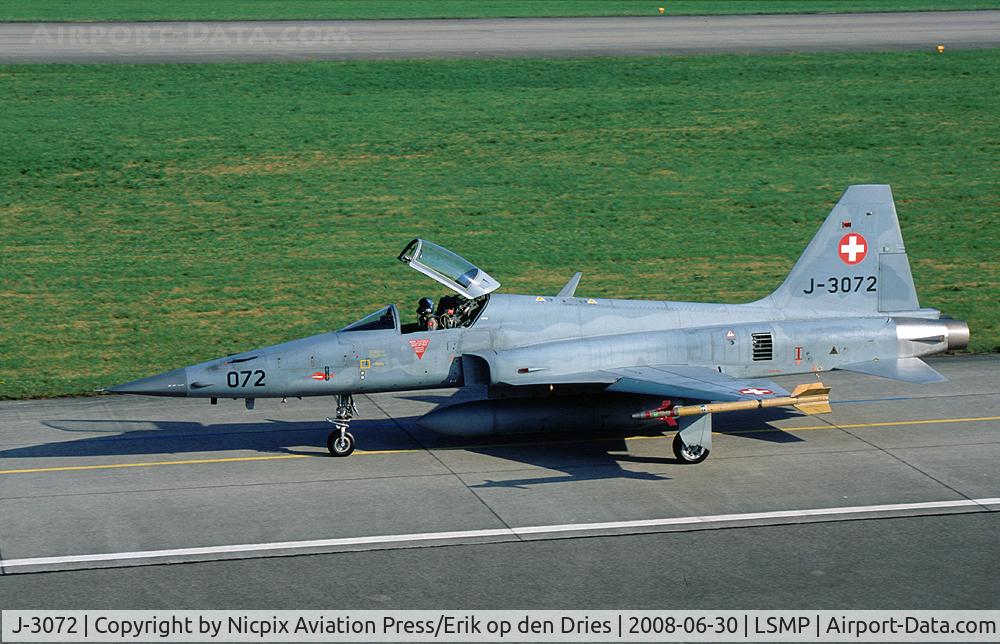 J-3072, Northrop F-5E Tiger II C/N L.1072, Swiss AF F-5E Tiger II fighter with registration J-3072 on the taxitrack at Payerne AB, Switzerland.